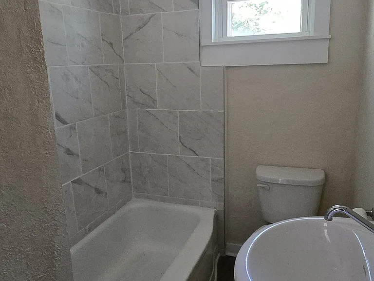 1011 Adair St — Photo 6