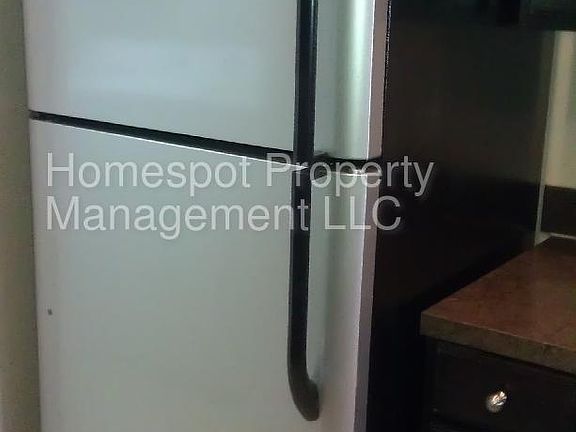 5th image of 812 W 17th St