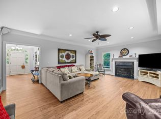 5 Silverstone Dr, Asheville, NC 28805