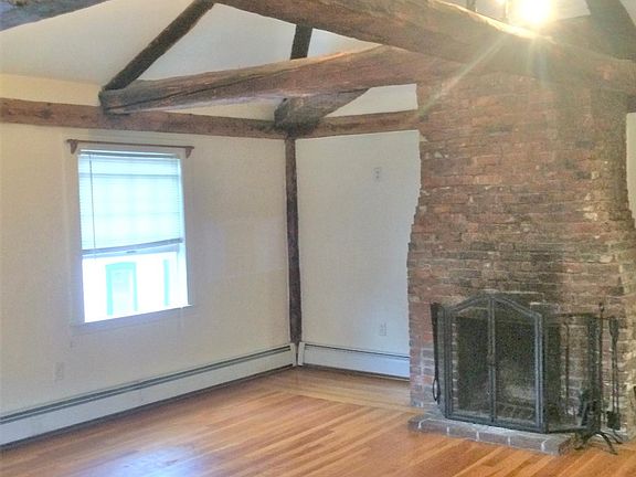 Living room (fireplace not to be used)