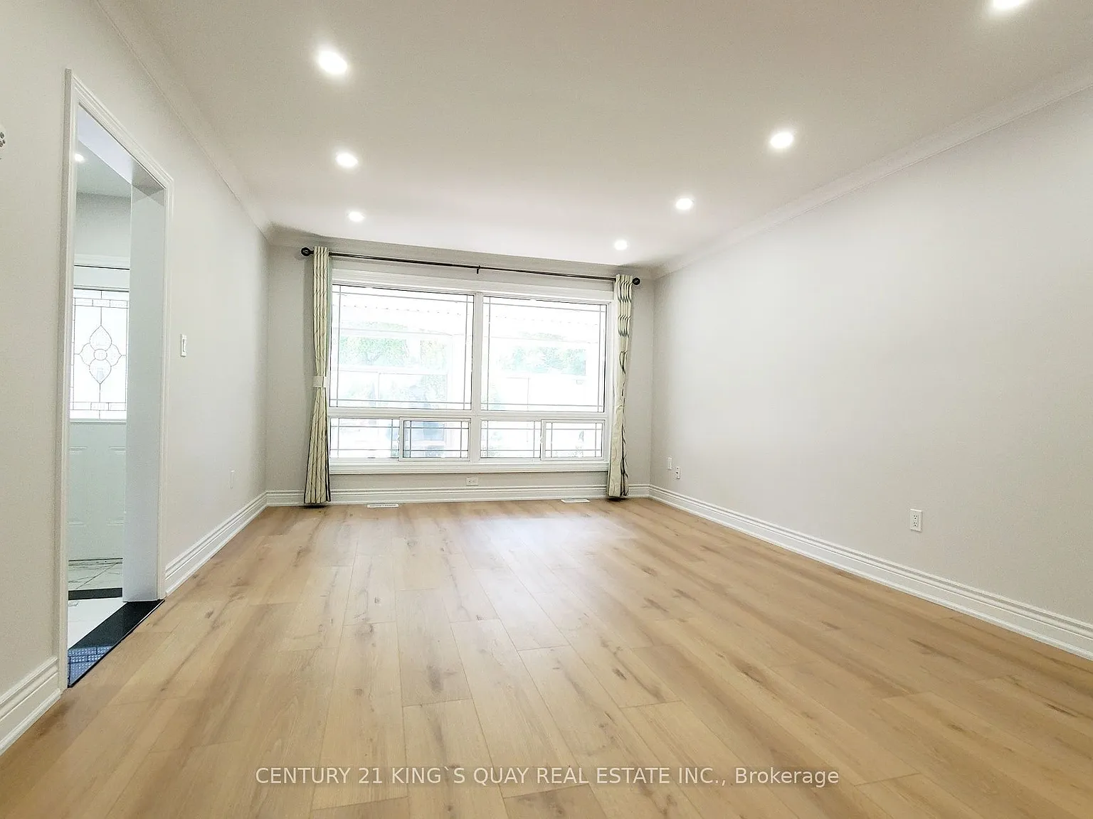 4 bed, $3,900 — Photo 3