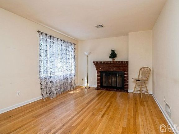 4th image of 524 Ryders Ln