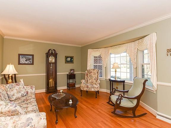 5th image of 4813 Thornwood St