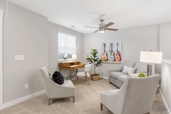 229 Hudson Dr — Photo 3