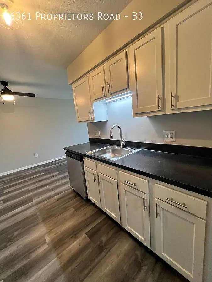 Worthington Village 2 Bed 1.5 Bath Apartment — Photo 4