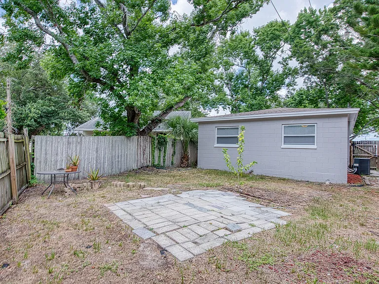 5501 Kelly Dr N — Photo 15