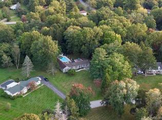 15 Merry Hill Rd, Poughkeepsie, NY 12603