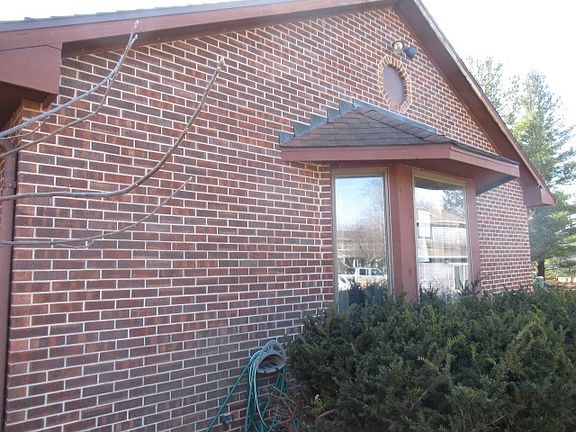 3rd image of 153 Lake Rd