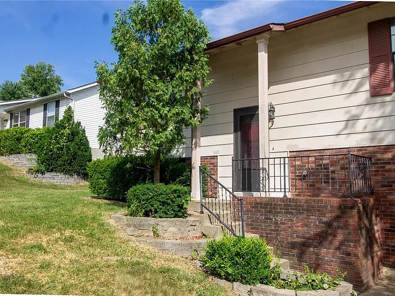 18 Brooker Ct — Photo 1