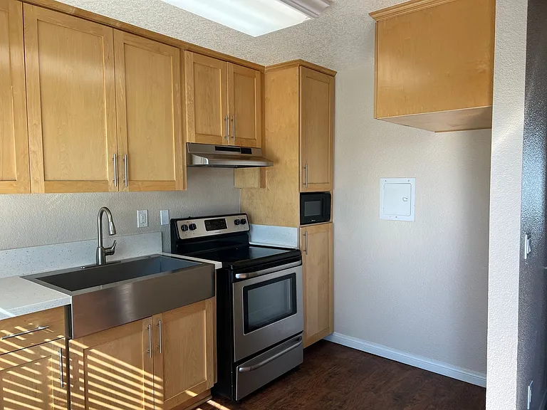 2701 W McFadden Ave — Photo 44