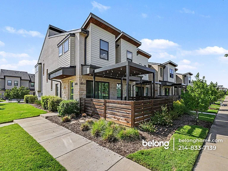 860 Bandera Ct — Photo 2