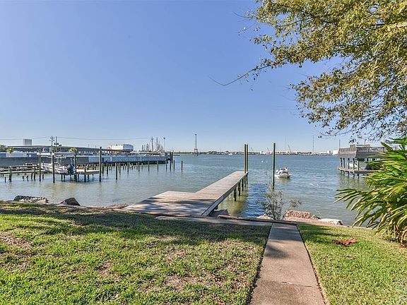 2nd image of 1021 Harbor View Dr