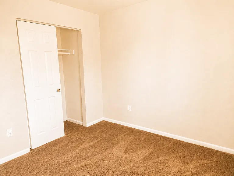 Midtown Flats - Duplex — Photo 24