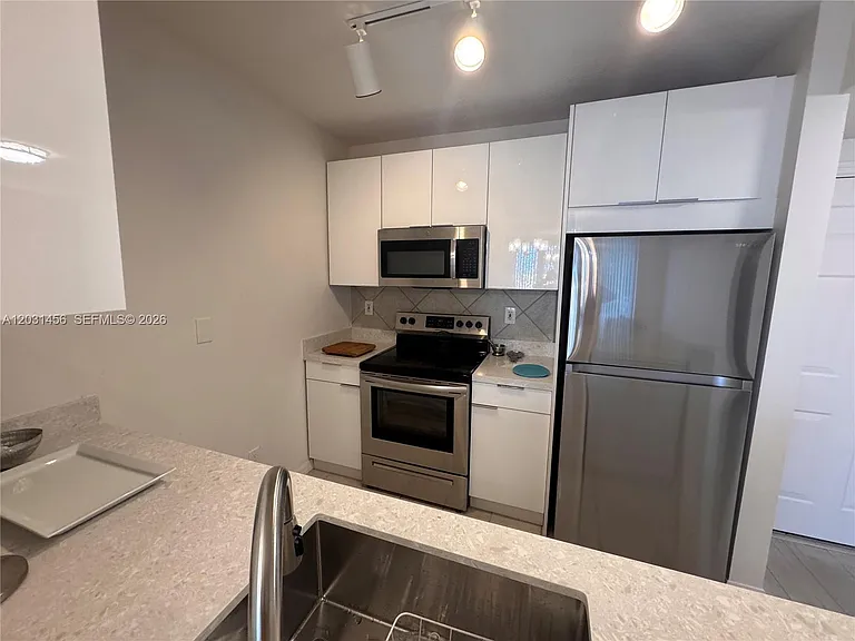 2665 SW 37th Ave #201 — Photo 30