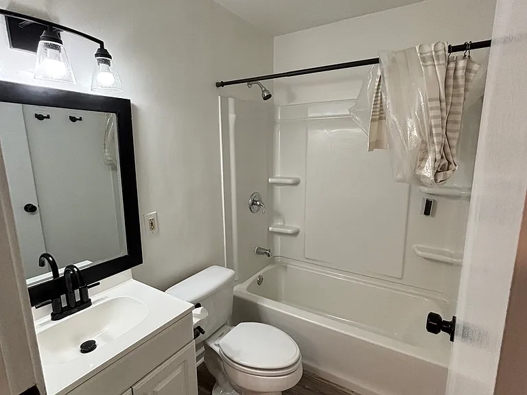 1711 Sarasota Ct — Photo 13