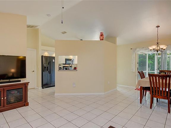 3rd image of 8180 Albatross Rd