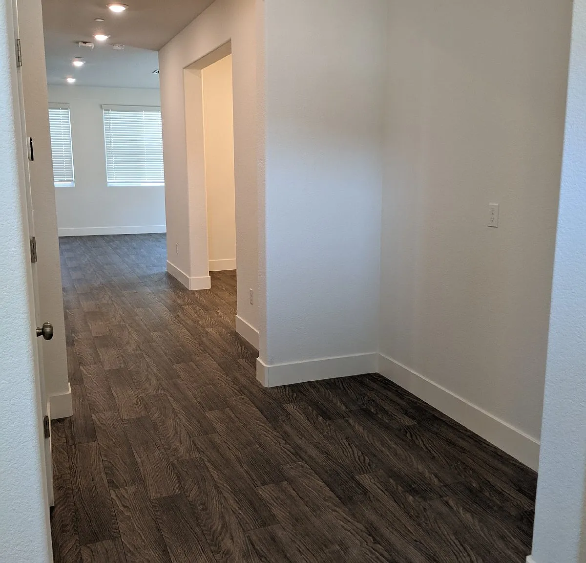 5 bed, 3.0 bath, 2504 sqft, $2,650 — Photo 4