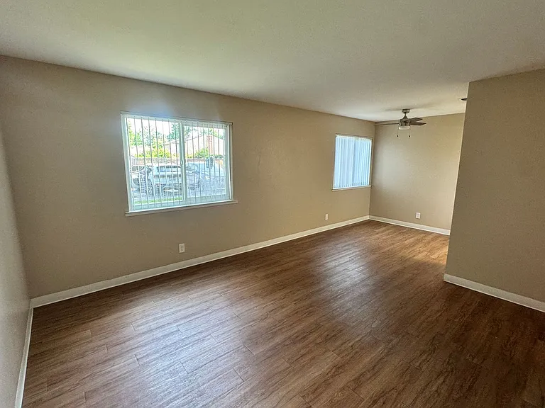 Acacia Apartments — Photo 42