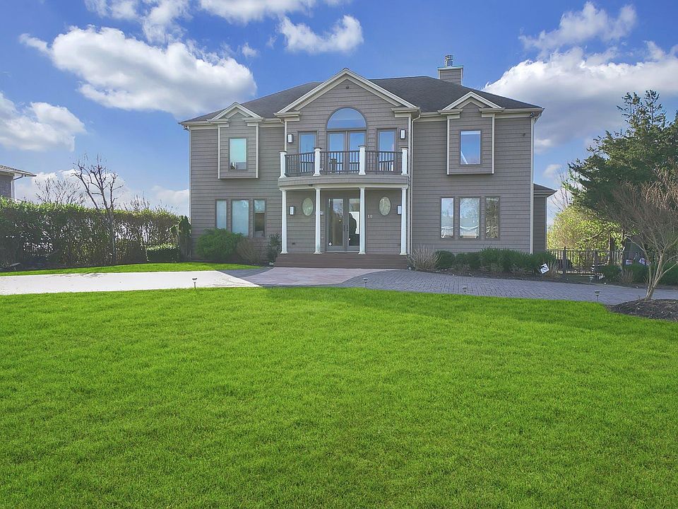 10 Last Ln, Hampton Bays, NY 11946 MLS 3272998 Zillow