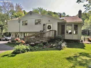 4 Brook Rd, Hewitt, NJ 07421