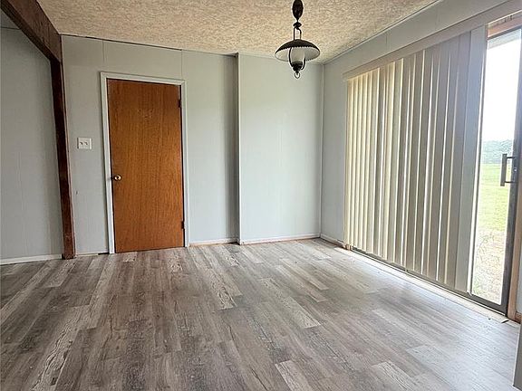 5th image of 701 Michael St