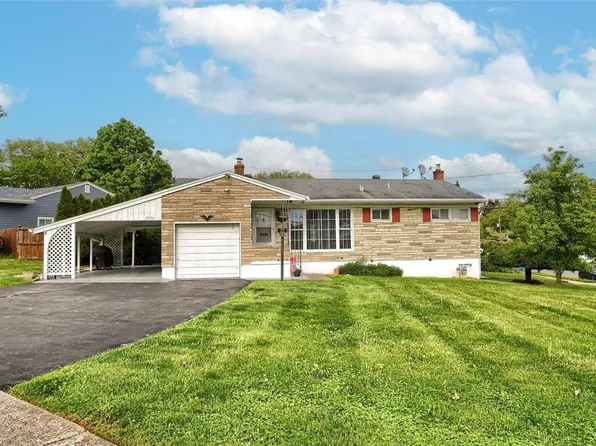 2136 Allwood Dr, Bethlehem, PA 18018