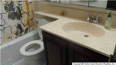 4th image of 2 Elmwood Park Dr APT 202