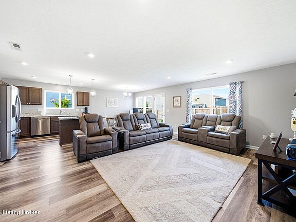 5th image of 107 McCormick Way