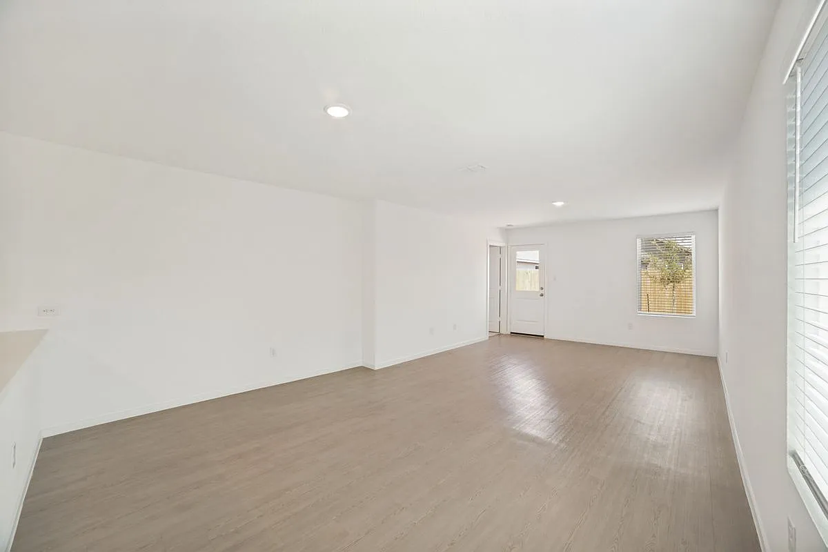 4 bed, 2.0 bath, 1475 sqft, $1,800 — Photo 3