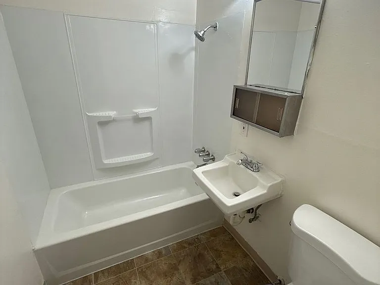 528 SW Levens St #8 — Photo 16