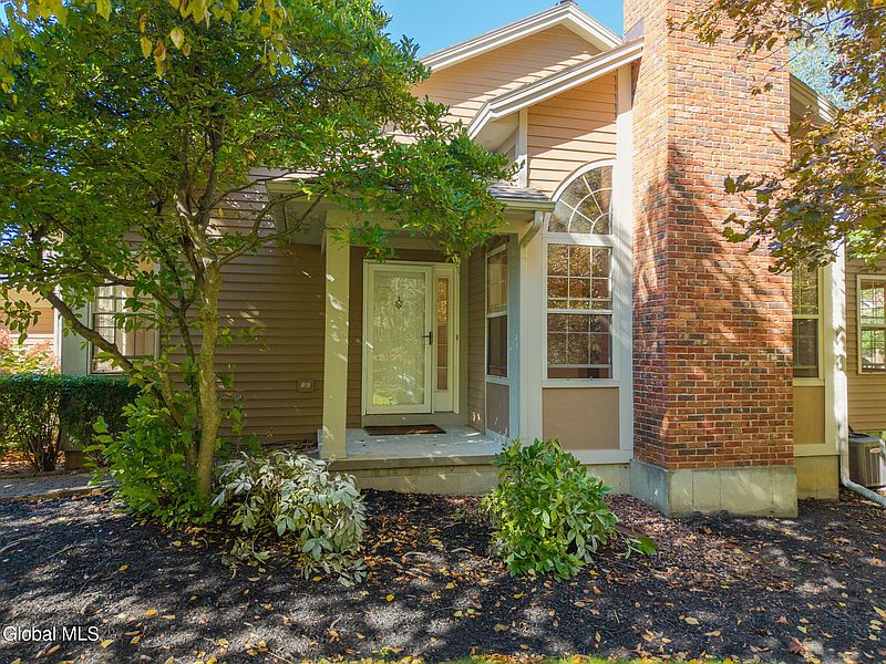 3rd image of 15 Devon Court