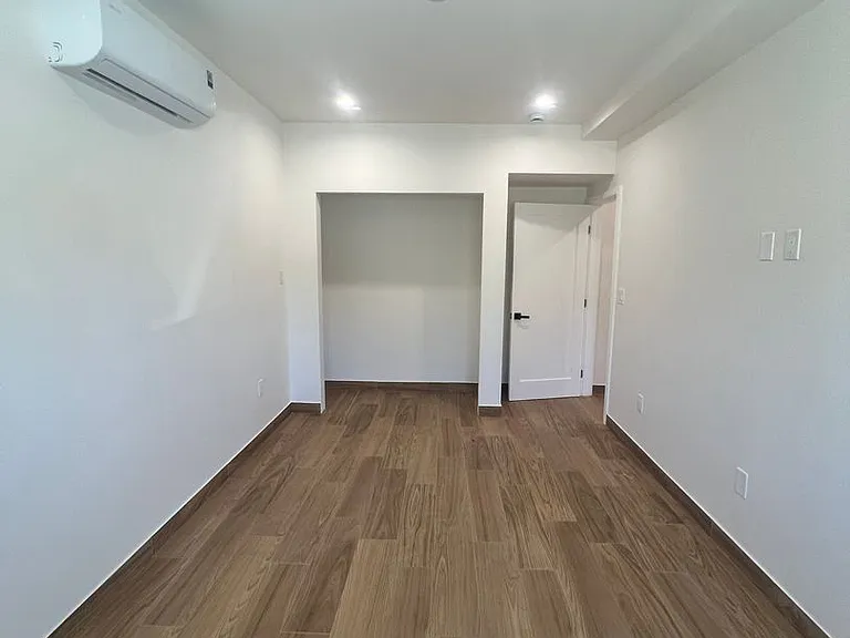 6903 Fulton Ave — Photo 7