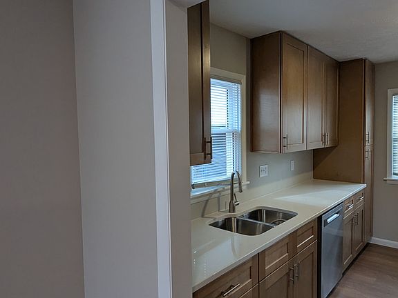 3rd image of 5701 Lafayette Ave