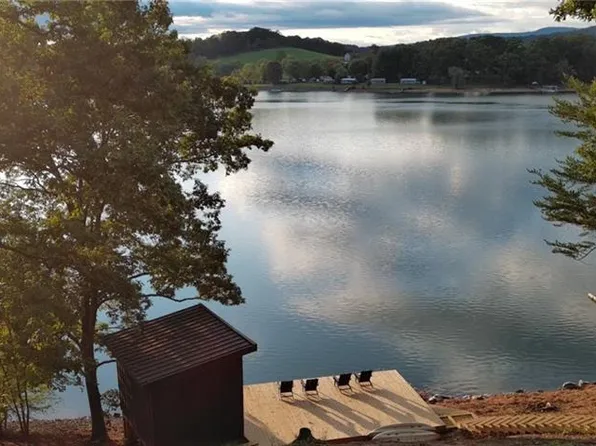 3 Lake Breeze Acres, Hayesville, NC 28904