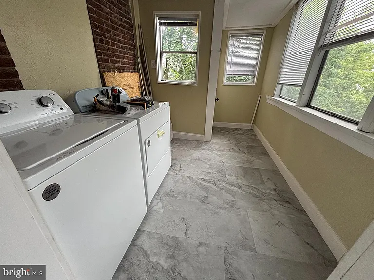 130 E 4th St #2 — Photo 9