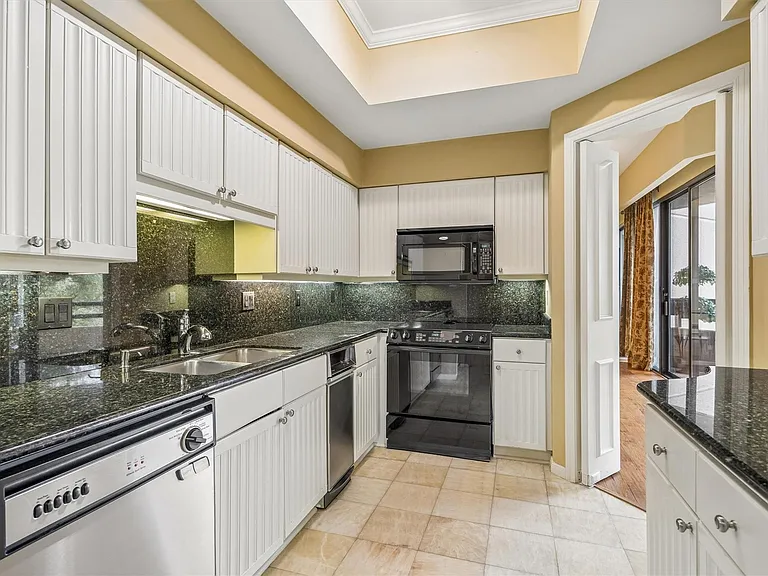 101 Westcott St #305 — Photo 11