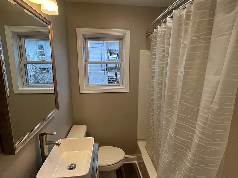 54 Valley St — Photo 3