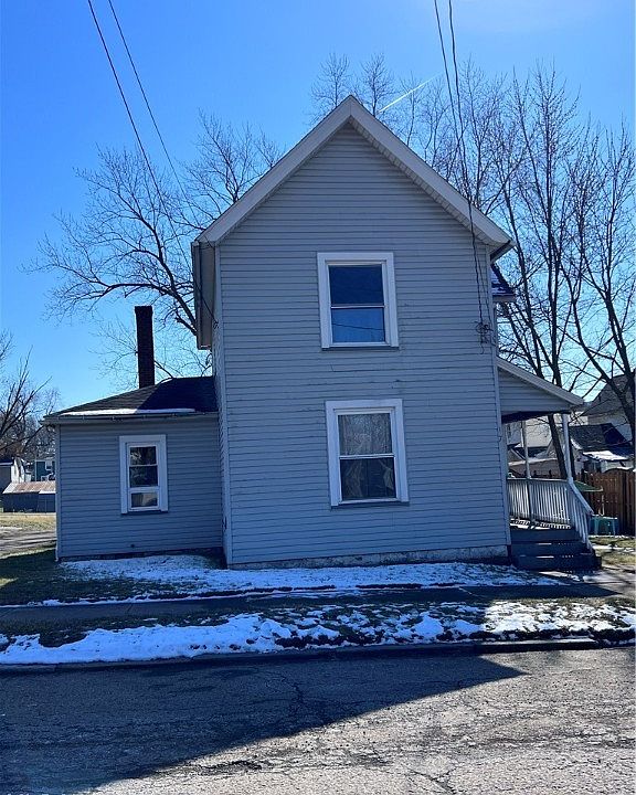 2nd image of 17 Maple Ave SE