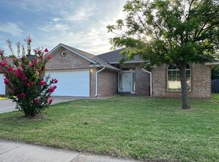 2045 Rising Hill Dr, Norman, OK 73071