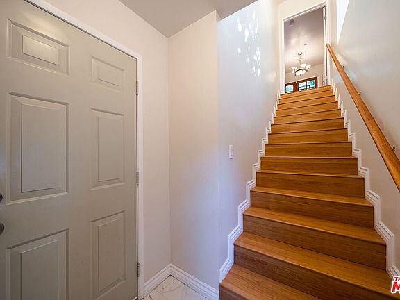 5th image of 8968 Wonderland Ave #1