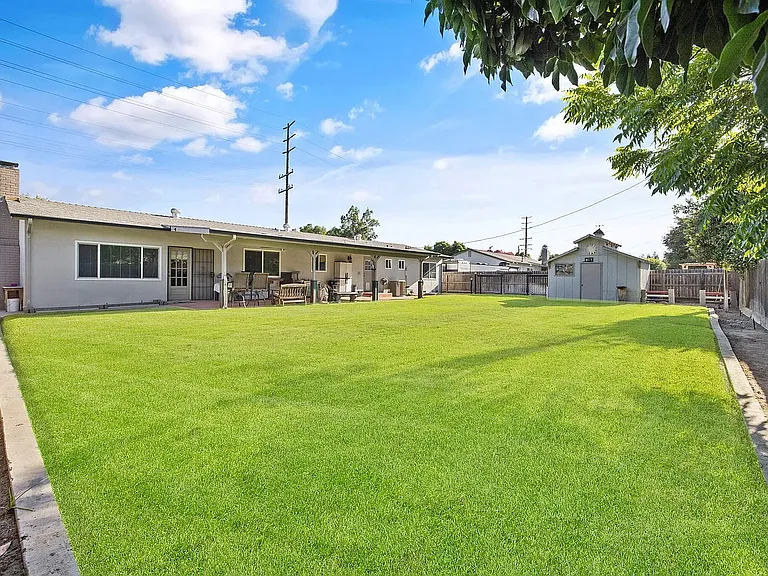 1716 E Academy Ave — Photo 12