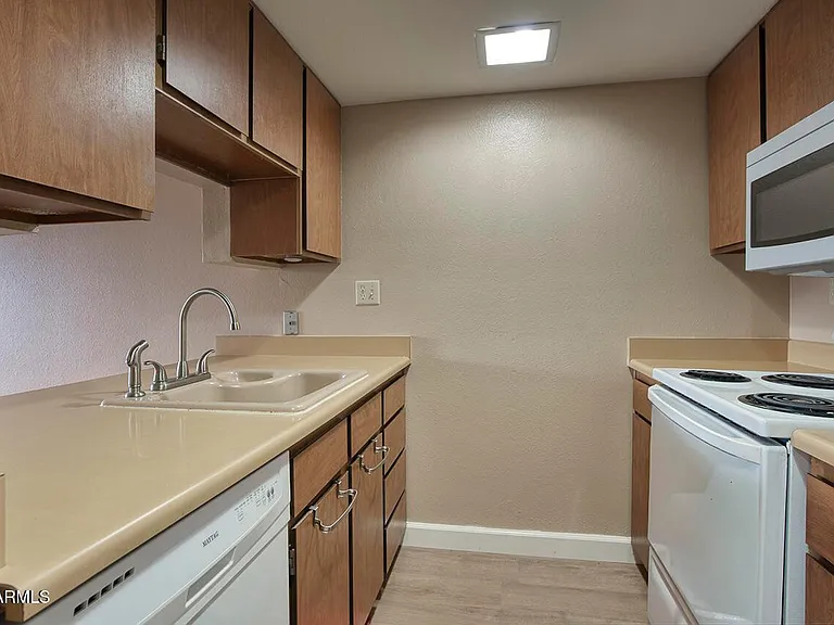 3033 E Devonshire Ave #3032 — Photo 3