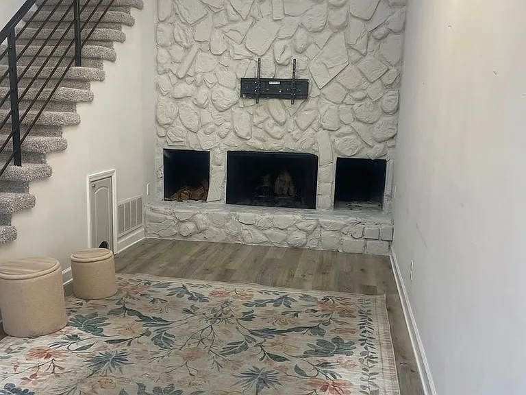 1900 Ridgecrest Dr #201 — Photo 3