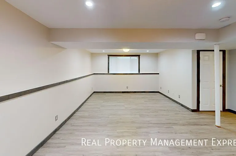 3920 S Stanford Ave — Photo 10
