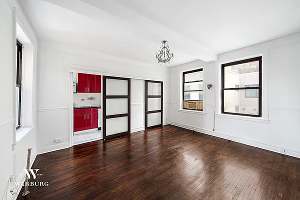 Sold by Warburg | media 8