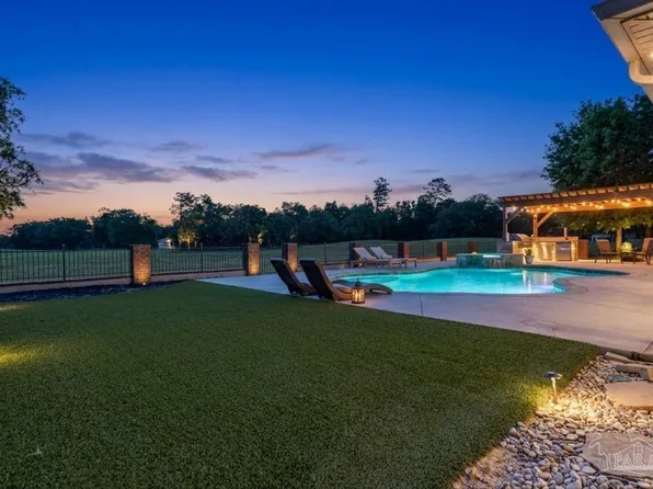 2858 Pga Blvd, Navarre, FL 32566