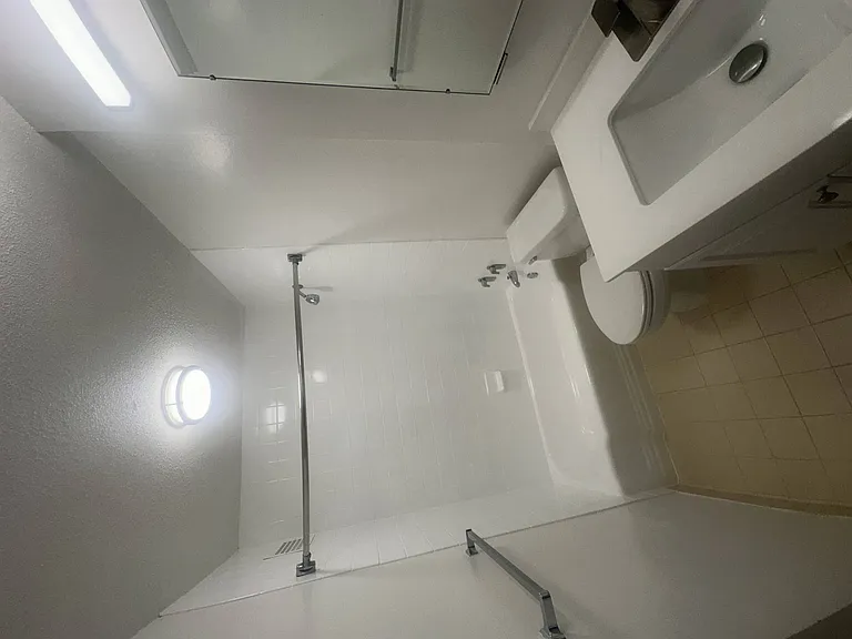 Calvert House Apartments — Photo 40