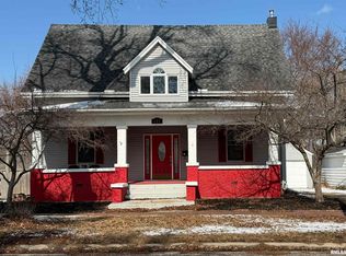 121 E Court St, Farmington, IL 61531