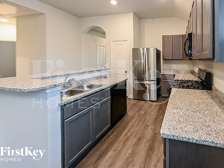 11012 Patriot Ct — Photo 9