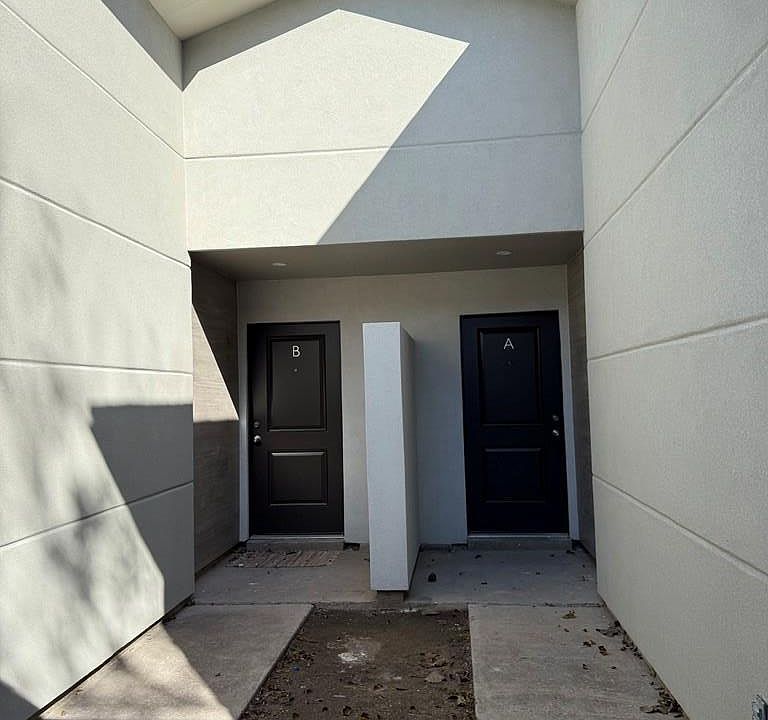 1st image of 165A Glenbrook Dr